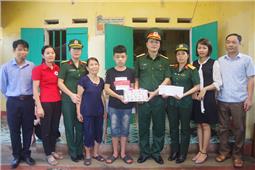 Sư đoàn 346  tặng quà học sinh có hoàn cảnh khó khăn